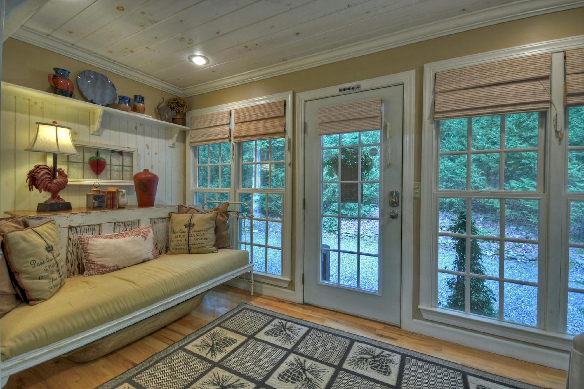 Southern Living Cottage Cozy Up By The Fire Relax On The Porch And Enjoy Peaceful Surroundings Blue Ridge Εξωτερικό φωτογραφία